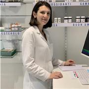 Studentessa all’ultimo anno di Chimica e Tecnologie Farmaceutiche impartisce lezioni a studenti di scuole Medie e Superiori e studenti universitari di scienze, chimica, chimica inorganica e organica, biochimica e lezioni in preparazione ai test di ingress